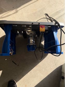 Router and table