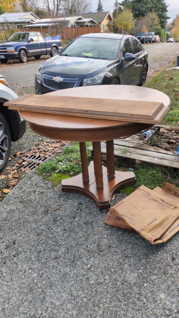 Free Dining Table