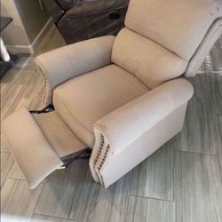 Very Comfortable Big Recliner, Beige!!!