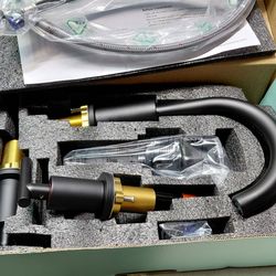 Androme 8" Widespread Bathroom Sink Faucet With Drain In Matte Black