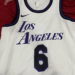 Lakers LeBron James Swingman Jersey