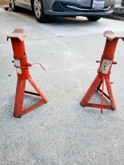 Jack stands