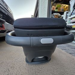 Uppa Baby Mesa Infant Carseat With Base 