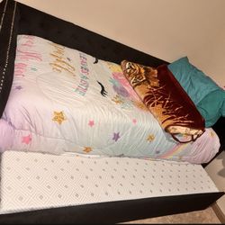 Daybed (Mattress Not Included)