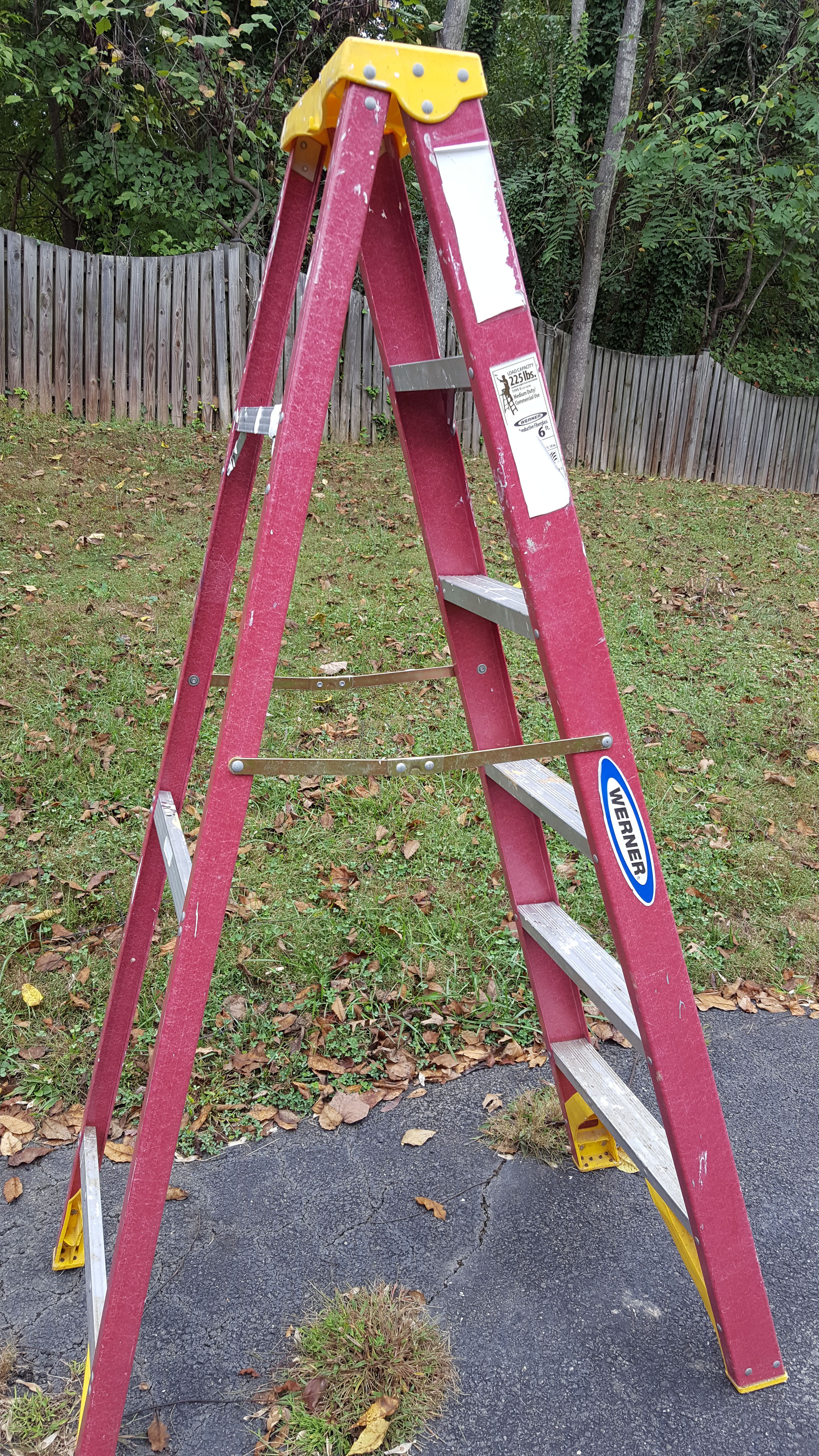 Werner 6 ft Fiberglass step ladder. 225 lb.
