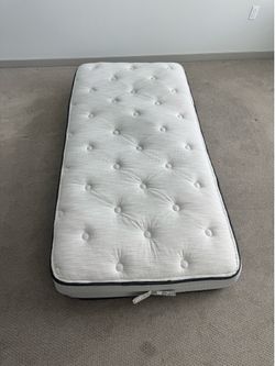 Twin XL Beautyrest Mattress – Medium Firm.