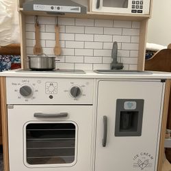 Play Kitchen -Like New!