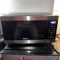 Galanz 0.9 Cu ft Air Fry Countertop Microwave