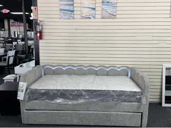Daybed Twin Size $399. 🚚WE DELIVER🚚
