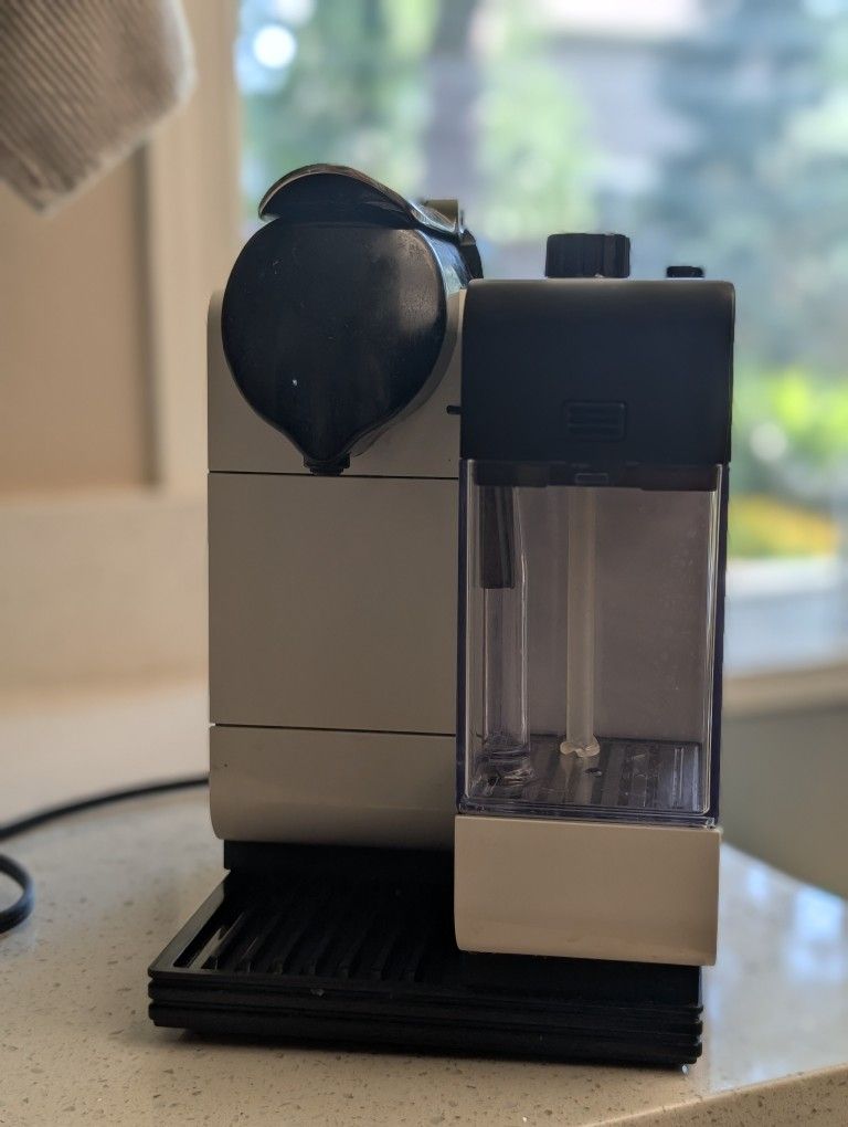 Nespresso Lattissima Plus - Great Condition