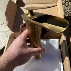 2x Brass Bathroom Faucets (new)