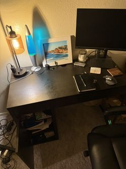 Black Desk