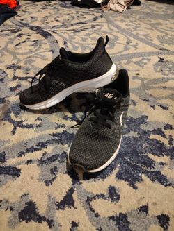 LA gear size 8 women'sBlack Knit Low-Top Sneakers