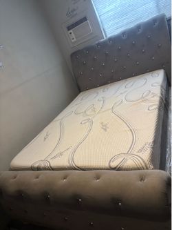 Queen size bed set