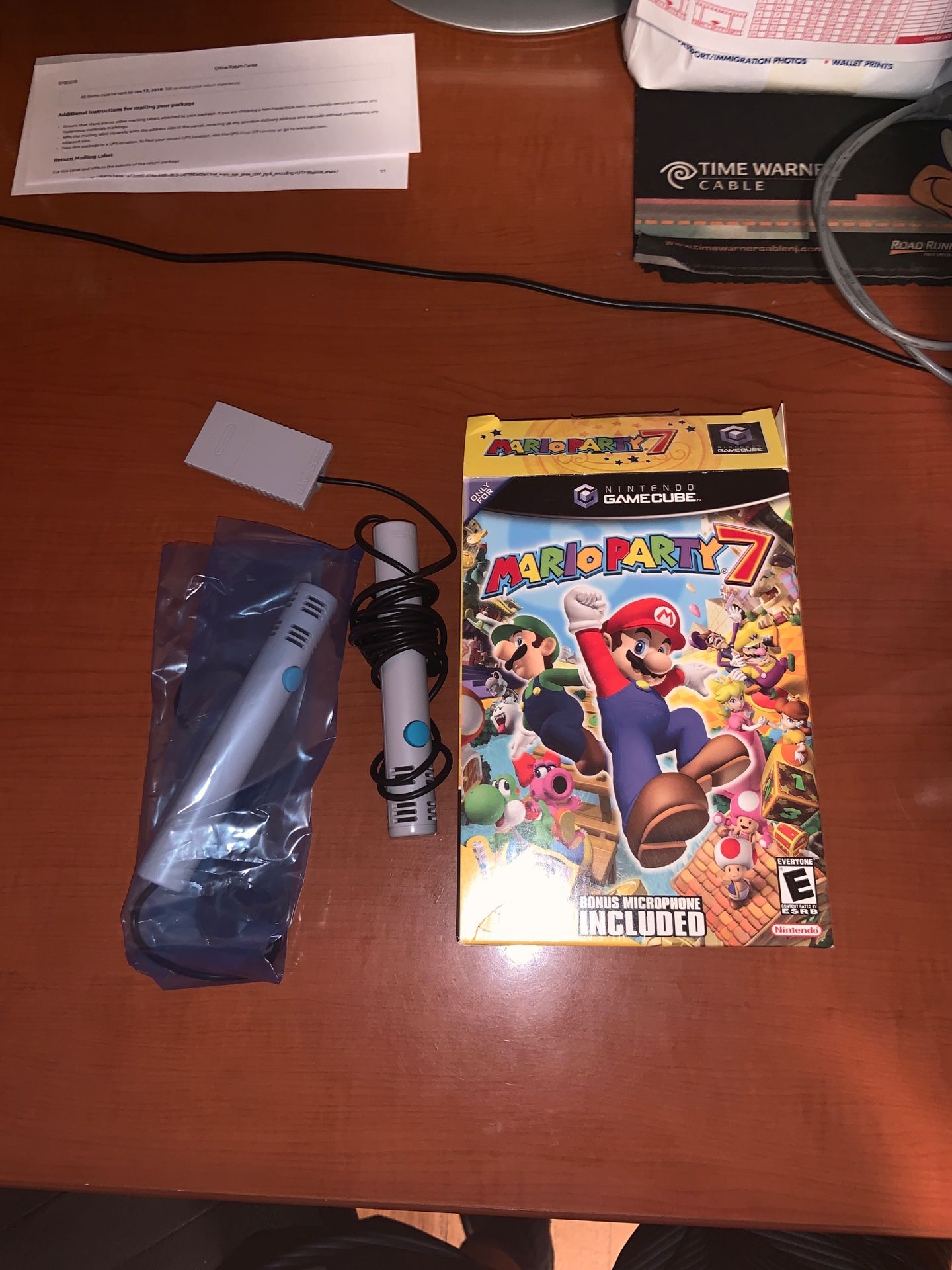 Mario Party 7 box with 2 mics ( no game)