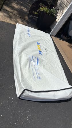 Twin mattress with waterproof zip cover