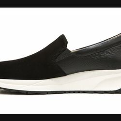 New Women's Selah Naturalizer Medium/Wide Wedge Slip On Black Sneaker.  Size 7.5

