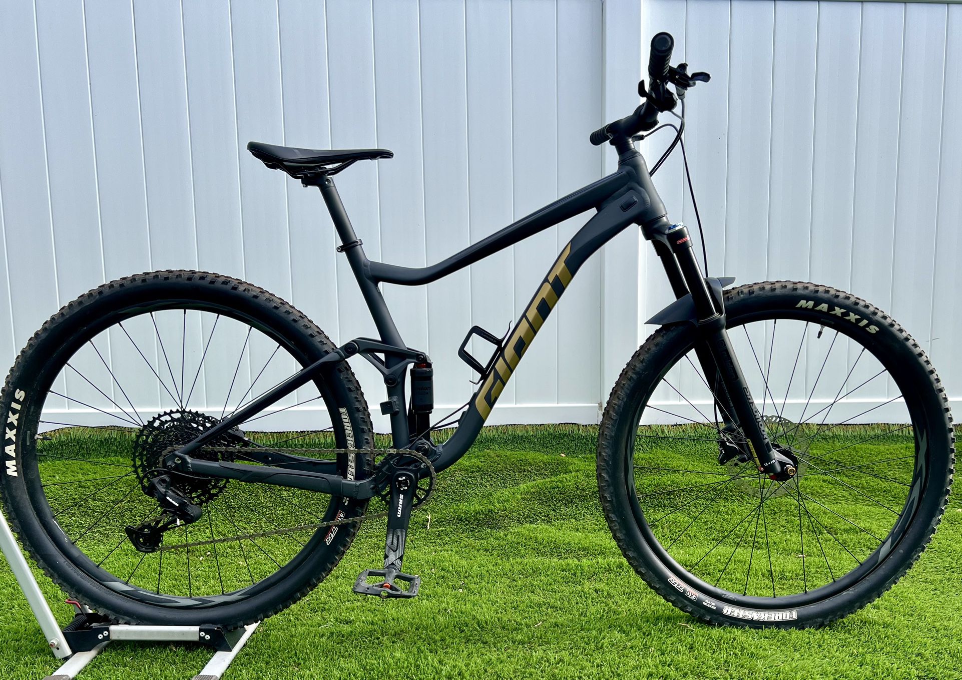 2020 Giant Stance 2 29” Full Suspension Mountain Bike Bicycle 