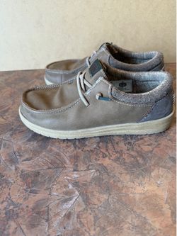 Boys  “Hey Dude” sneakers  size 3…. Like new.
