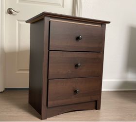 3-Drawer Nightstand – Excellent Condition