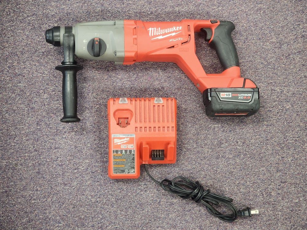 Milwaukee 1" SDS Rotary Hammer Plus D-Handle with M18 Fuel 5.0Ah Battery & Charger 