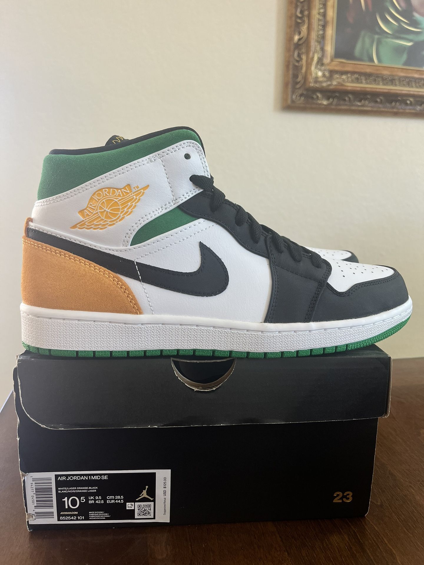 Jordan 1 Mid Men Size 10.5 NEW  Shoes