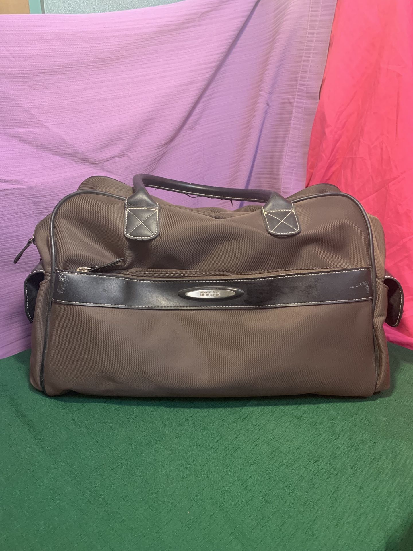 Kenneth Cole Reaction Travel Handbag – Stylish Brown & Black Weekender Bag