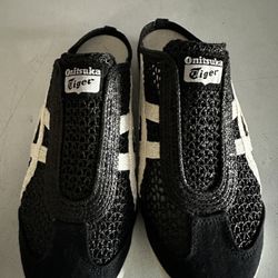 Onitsuka Tiger Slip-on Shoes “Unboxed”  Size: US Women’s 7  Mexico 66 Sabot 'Black Cream'