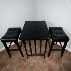 Table & Chairs