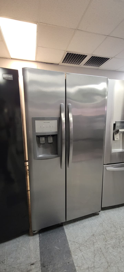 Frigidaire Side‑by‑Side Fridge – Stainless, Ice/Water Dispenser
