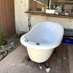 Fiber Glass Claw Bath Tub