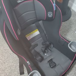 Graco 2-in-1 Convertible Carseat