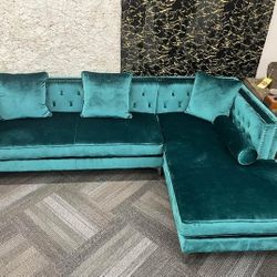 New In Boxes Teal Velvet Sectional Sofa 