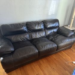 🛋️ Dark Brown Leather Couch – Great Condition!