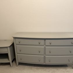 2 Nightstands & Dresser 