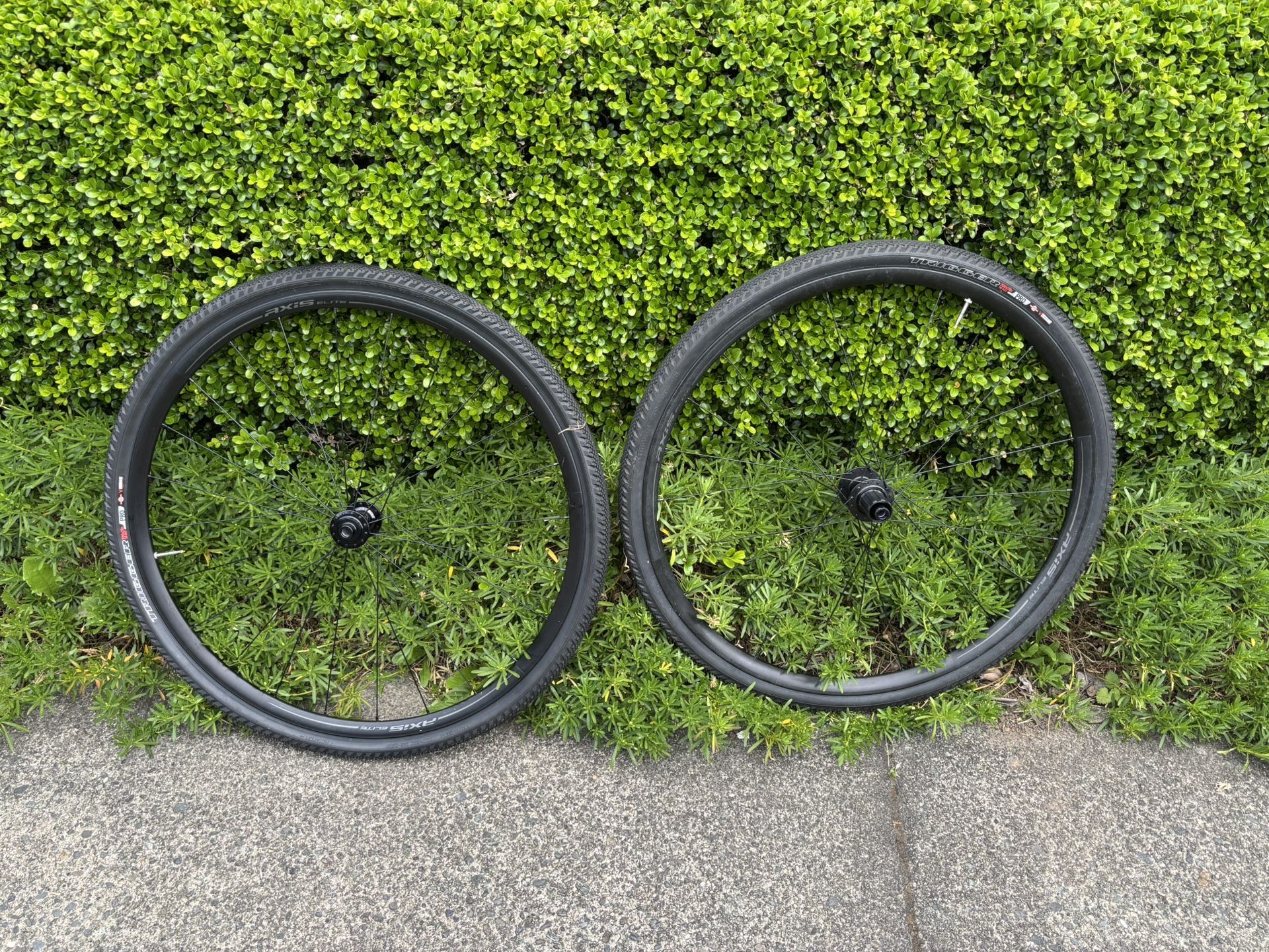 Axis Elite Wheelset with Trigger Pro Tires Like New