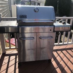 Bbq Weber Genesis 300 Series 3 Burner Grill! Stainless Steel, Good Condition!
