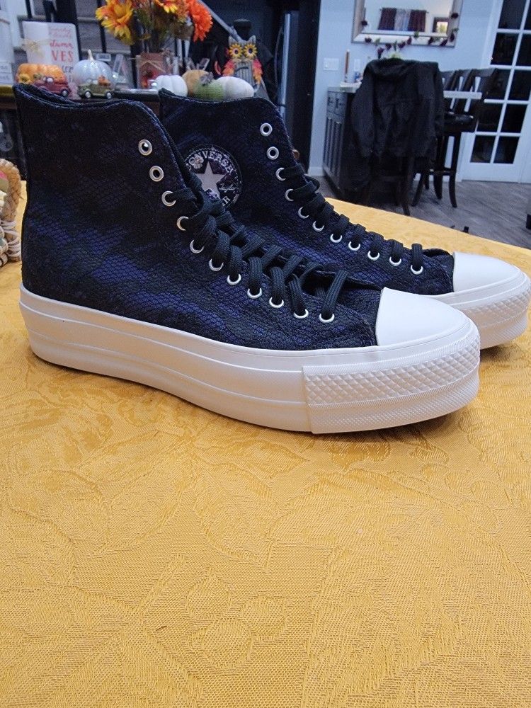 NEW WOMEN'S CONVERSE SIZE 8½