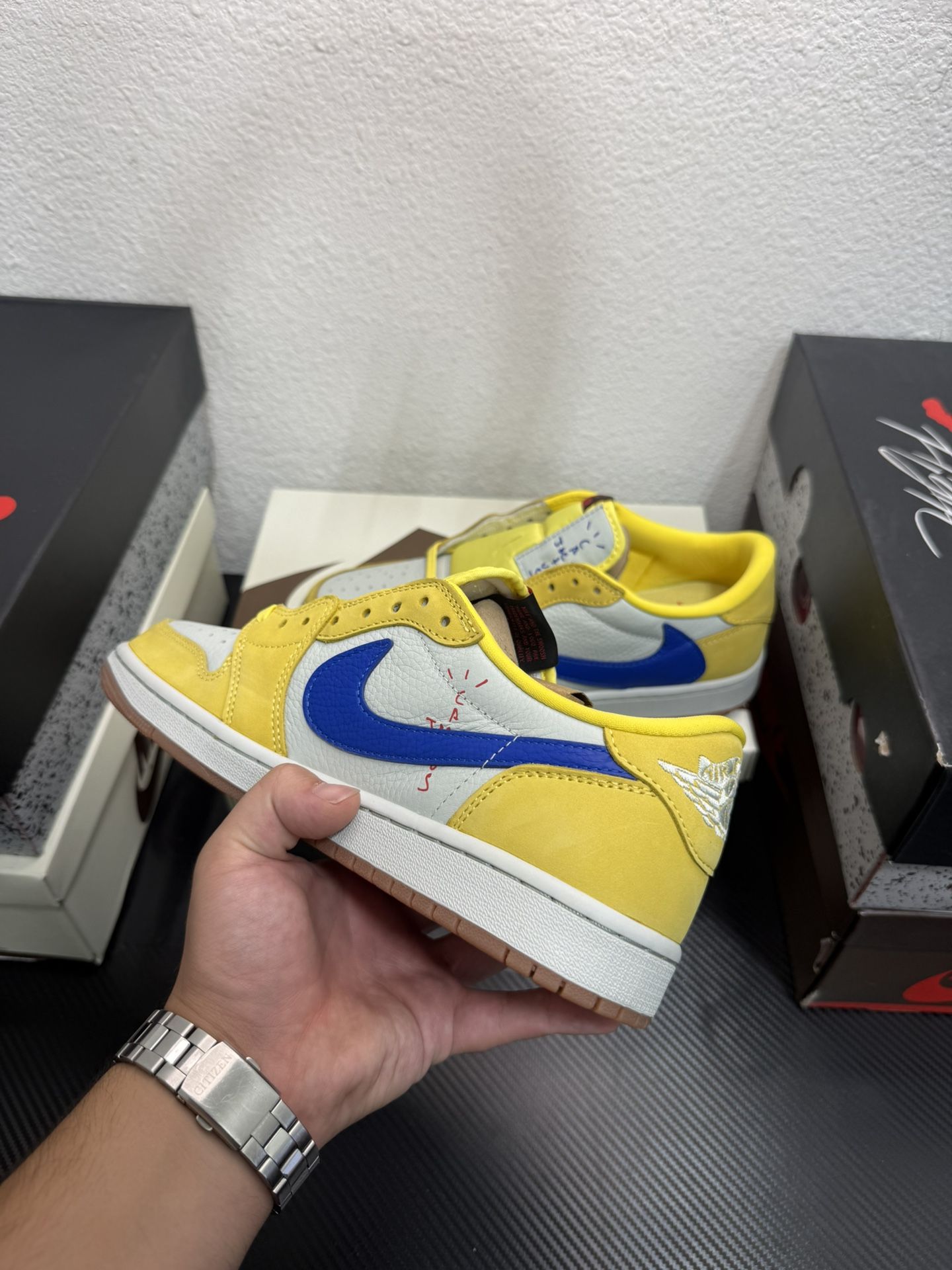 Aj1 Nike Air jordan 1 low travis scott Canary yellow size 7,7.5,8 