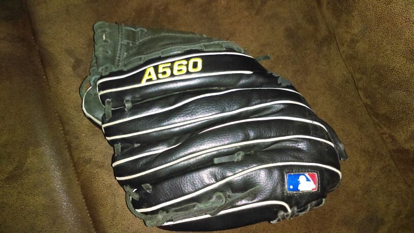 Wilson 560 baseball glove