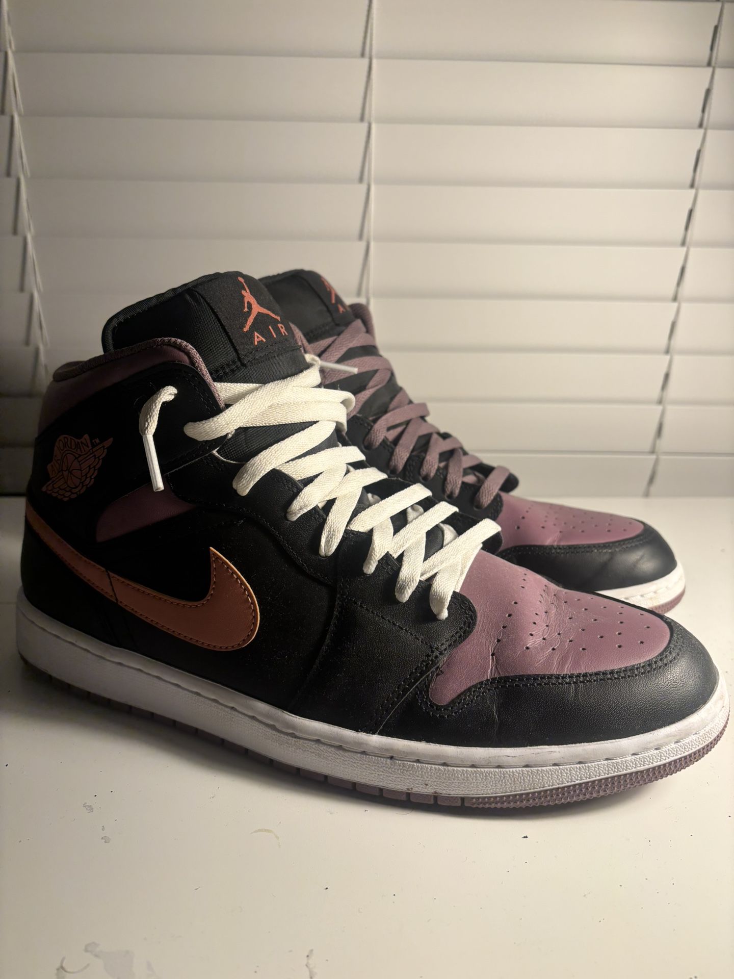 Jordan 1 Mids