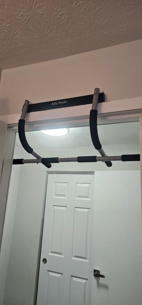 Pull Up Bar. Move Out Sale!