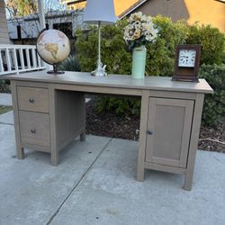 Solid Wood Desk Furniture Great Condition 