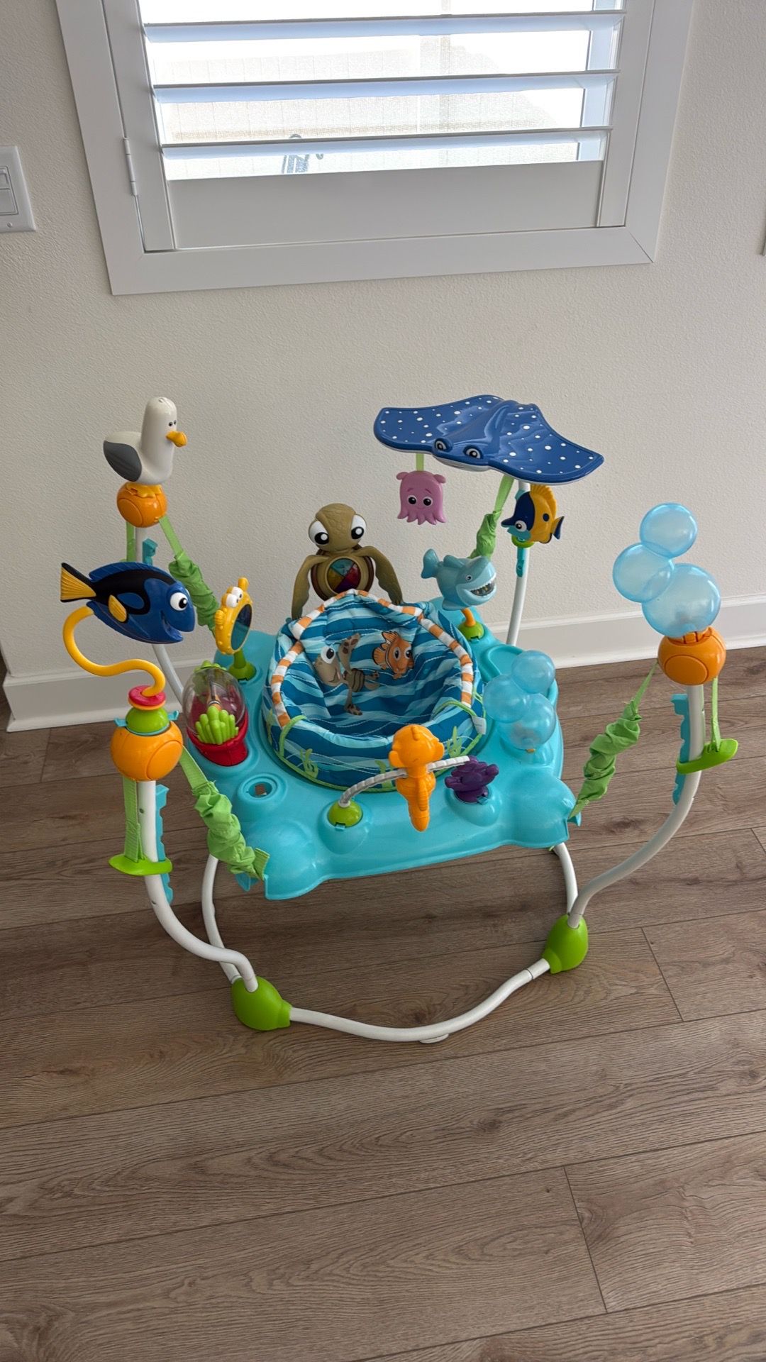 Disney finding Nemo Sea of activities jumper
