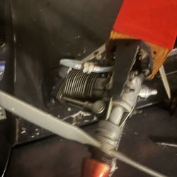 2 rc planes vintage No controllers Both have engines Servers etc 300 cash for both they both have 400 dollar motors alone that run All for 300 cash or