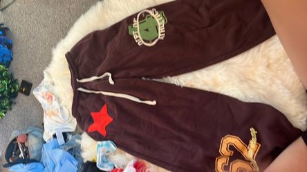 urban outfitters vintage looking sweatpants cuffed