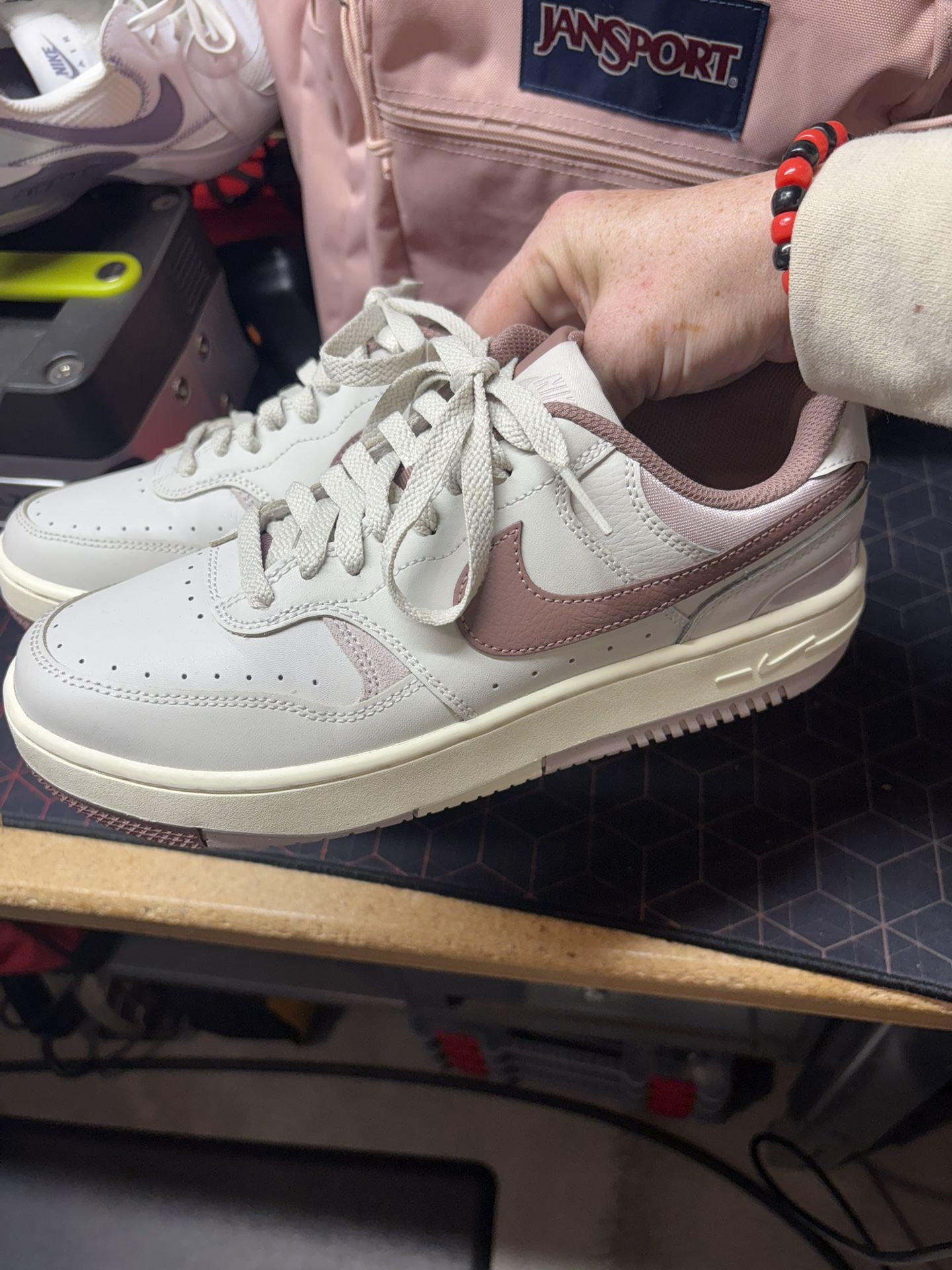 Size 8.5 Nike Court Borough