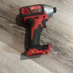 MILWAUKEE M18 IMPACT DRIVER