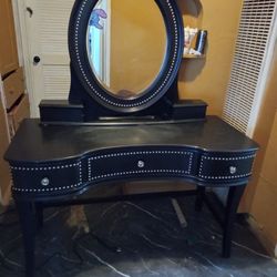 Pretty Black Vanity 