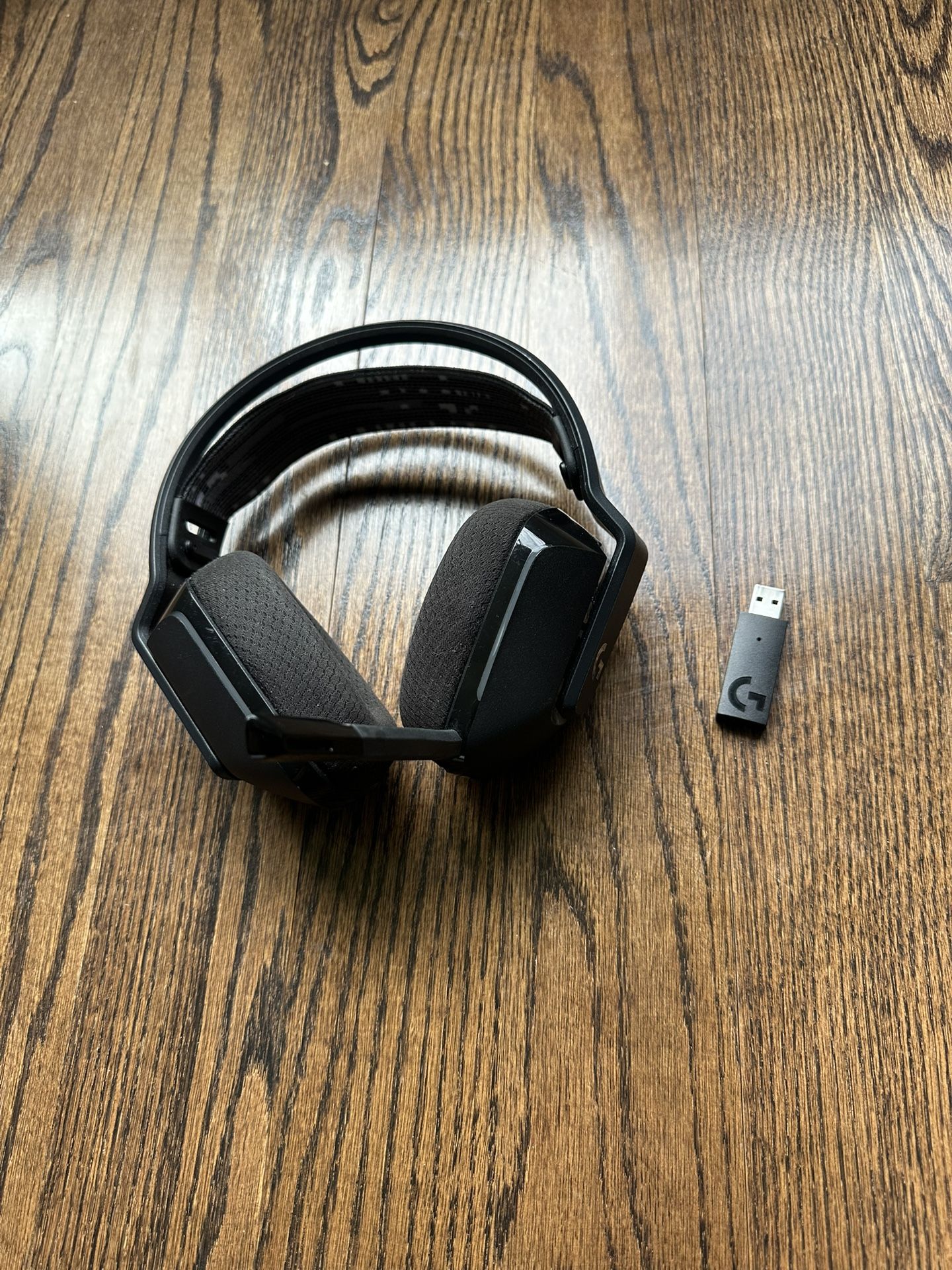 Logitech G733 Lightspeed Wireless Gaming Headset